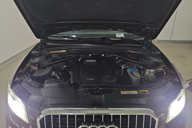 Used Audi Q5 2018 Collector's Edition 40 TFSI Technology Model Engine Bay