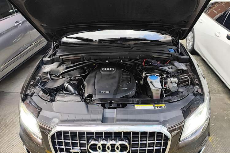 Used Audi Q5 2018 Collector's Edition 40 TFSI Technology Model Engine Bay