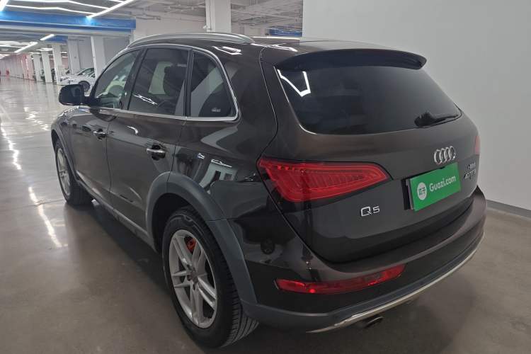 Used Audi Q5 2018 Collector's Edition 40 TFSI Technology Model Exterior 2