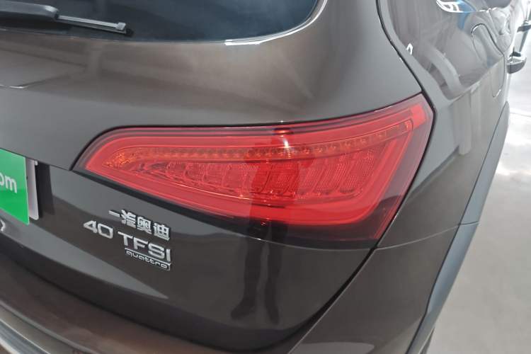 Used Audi Q5 2018 Collector's Edition 40 TFSI Technology Model Exterior 3