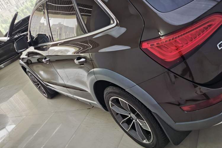 Used Audi Q5 2018 Collector's Edition 40 TFSI Technology Model Exterior 5