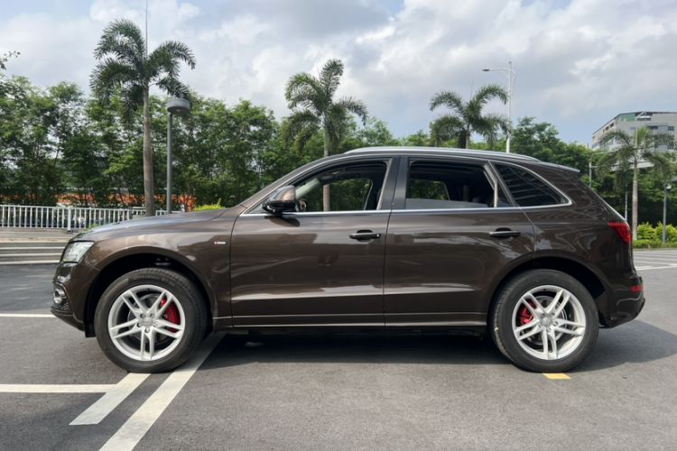 Used Audi Q5 2018 Collector's Edition 40 TFSI Technology Model Exterior 6