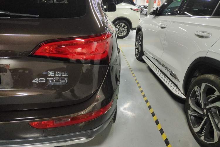 Used Audi Q5 2018 Collector's Edition 40 TFSI Technology Model Exterior 6