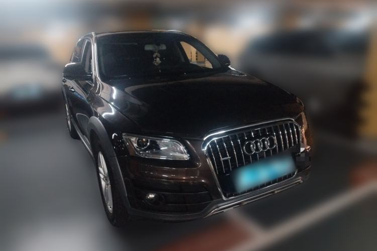Used Audi Q5 2018 Collector's Edition 40 TFSI Technology Model Front Right 45 Deg