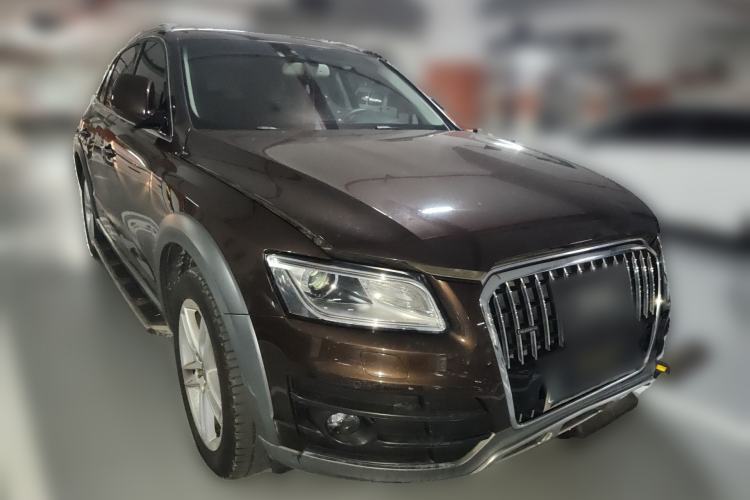 Used Audi Q5 2018 Collector's Edition 40 TFSI Technology Model Front Right 45 Deg