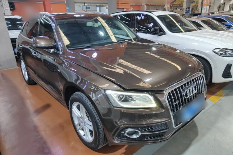 Used Audi Q5 2018 Collector's Edition 40 TFSI Technology Model Front Right 45 Deg