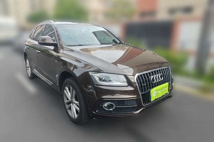 Used Audi Q5 2018 Collector's Edition 40 TFSI Ambition Model Front Right 45 Deg