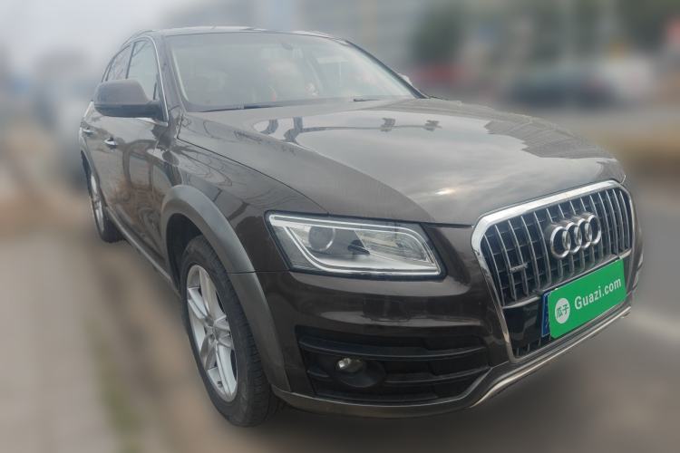 Used Audi Q5 2018 Collector's Edition 40 TFSI Technology Model Front Right 45 Deg