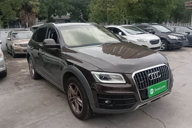 Used Audi Q5 2018 Collector's Edition 40 TFSI Technology Model Front Right 45 Deg