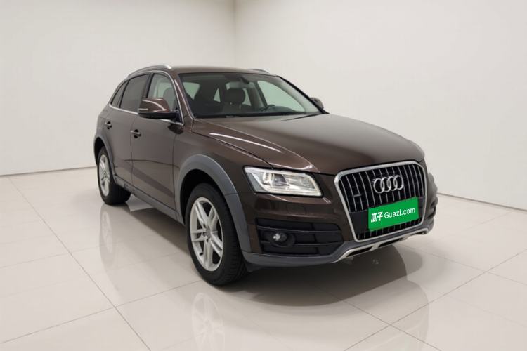 Used Audi Q5 2018 Collector's Edition 40 TFSI Technology Model Front Right 45 Deg
