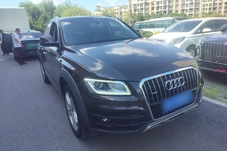 Used Audi Q5 2018 Collector's Edition 40 TFSI Technology Model Front Right 45 Deg