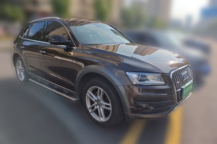 Used Audi Q5 2018 Collector's Edition 40 TFSI Technology Model Front Right 45 Deg