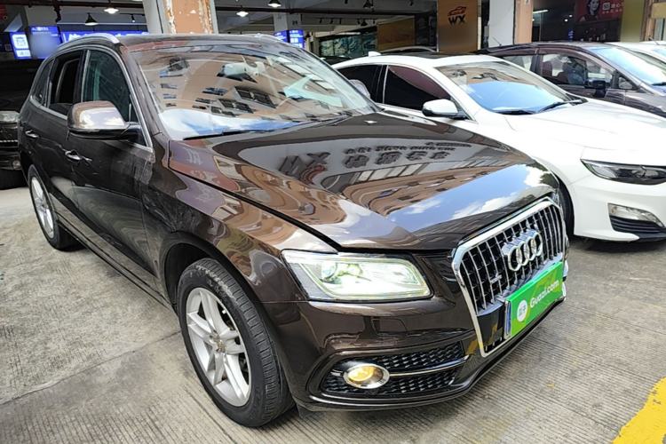 Used Audi Q5 2018 Collector's Edition 40 TFSI Technology Model Front Right 45 Deg