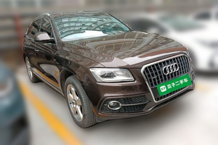 Used Audi Q5 2018 Collector's Edition 40 TFSI Ambition Model Front Right 45 Deg