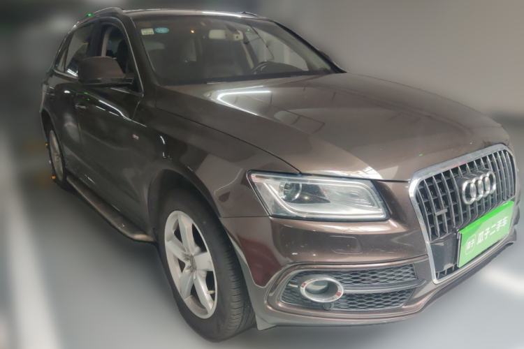 Used Audi Q5 2018 Collector's Edition 40 TFSI Ambition Model Front Right 45 Deg