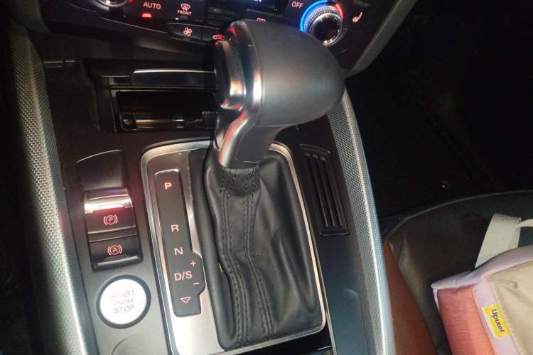 Used Audi Q5 2018 Collector's Edition 40 TFSI Technology Model Gear Lever