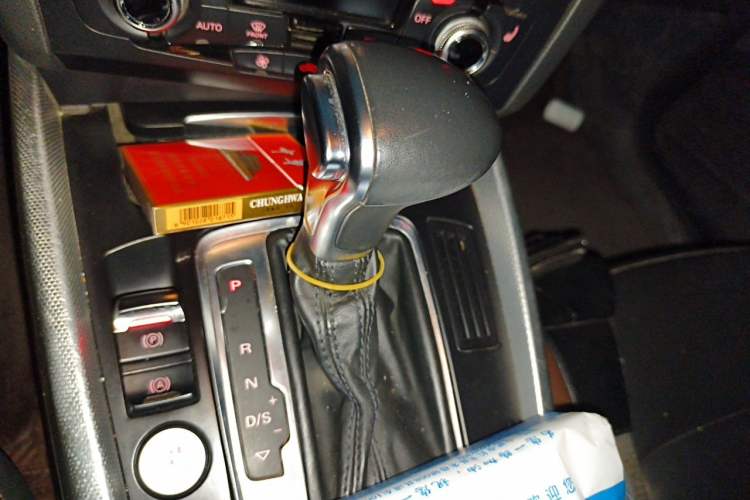 Used Audi Q5 2018 Collector's Edition 40 TFSI Technology Model Gear Lever