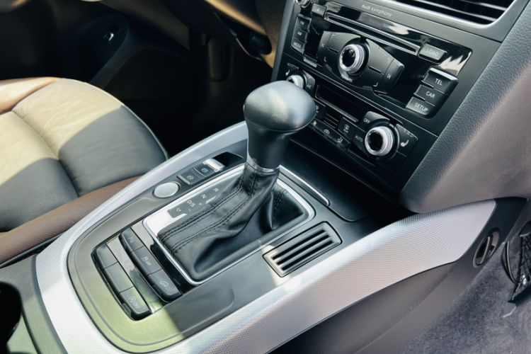 Used Audi Q5 2018 Collector's Edition 40 TFSI Technology Model Gear Lever
