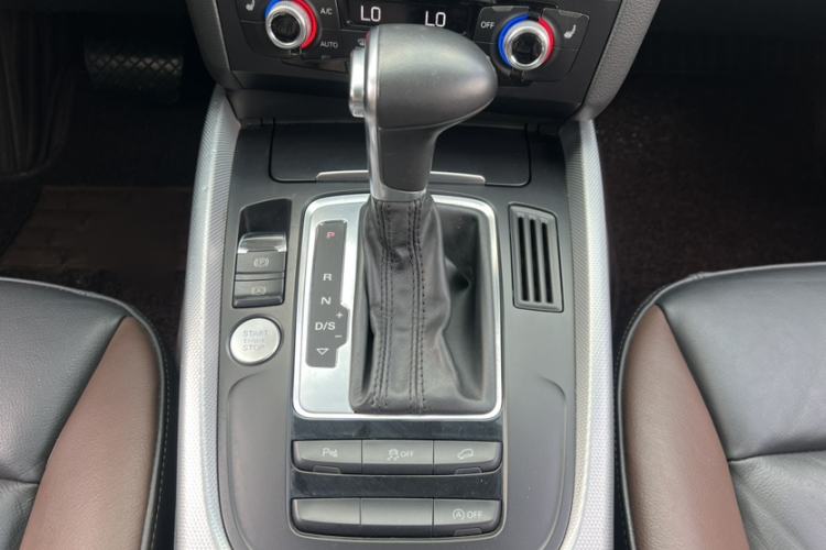 Used Audi Q5 2018 Collector's Edition 40 TFSI Technology Model Gear Lever