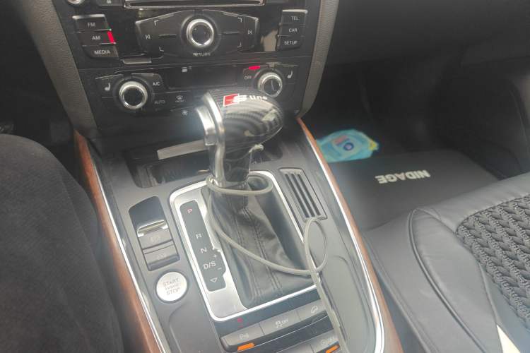 Used Audi Q5 2018 Collector's Edition 40 TFSI Technology Model Gear Lever