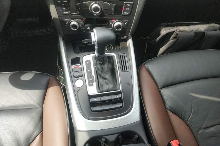 Used Audi Q5 2018 Collector's Edition 40 TFSI Technology Model Gear Lever