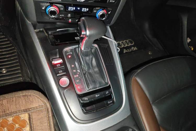 Used Audi Q5 2018 Collector's Edition 40 TFSI Technology Model Gear Lever