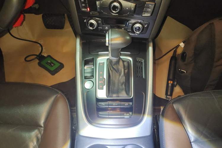 Used Audi Q5 2018 Collector's Edition 40 TFSI Technology Model Gear Lever
