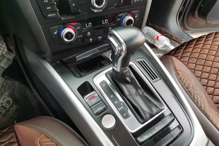 Used Audi Q5 2018 Collector's Edition 40 TFSI Technology Model Gear Lever
