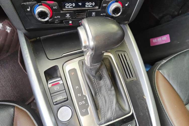 Used Audi Q5 2018 Collector's Edition 40 TFSI Technology Model Gear Lever