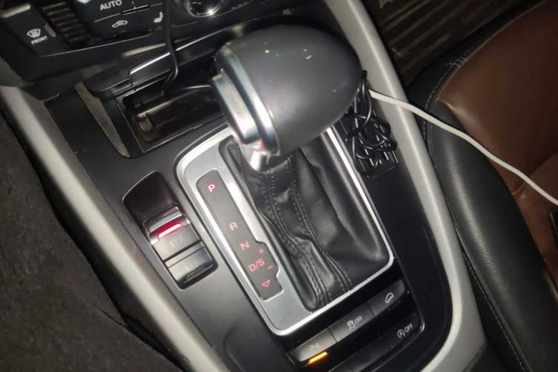 Used Audi Q5 2018 Collector's Edition 40 TFSI Ambition Model Gear Lever