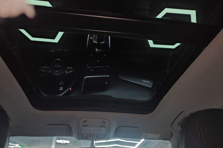 Used Audi Q5 2018 Collector's Edition 40 TFSI Technology Model Headliner
