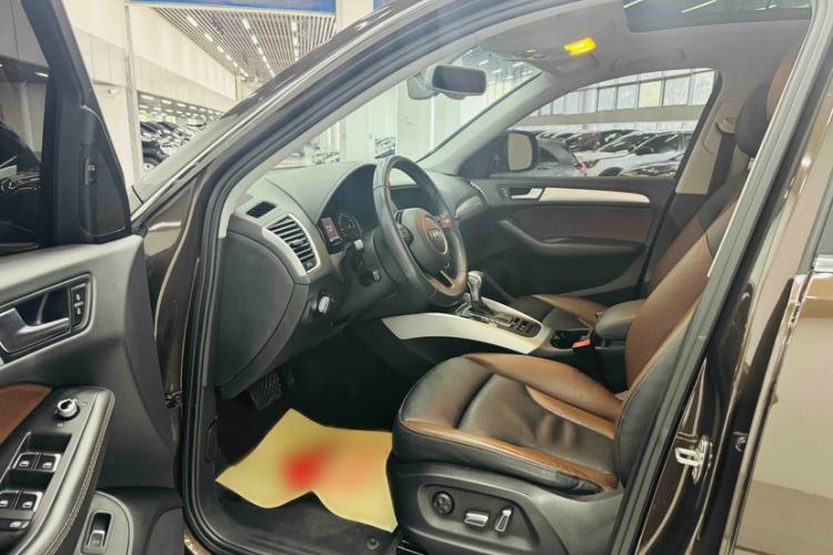 Used Audi Q5 2018 Collector's Edition 40 TFSI Technology Model Interior 2