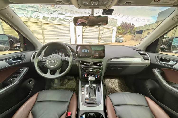 Used Audi Q5 2018 Collector's Edition 40 TFSI Technology Model Interior 2