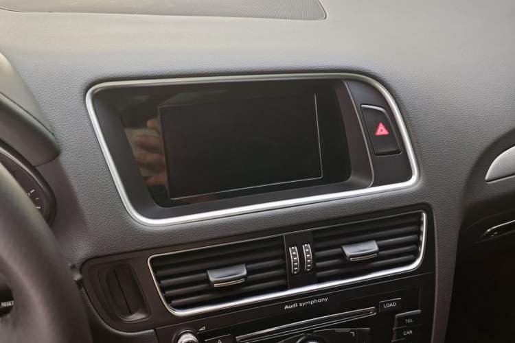 Used Audi Q5 2018 Collector's Edition 40 TFSI Technology Model Interior 2