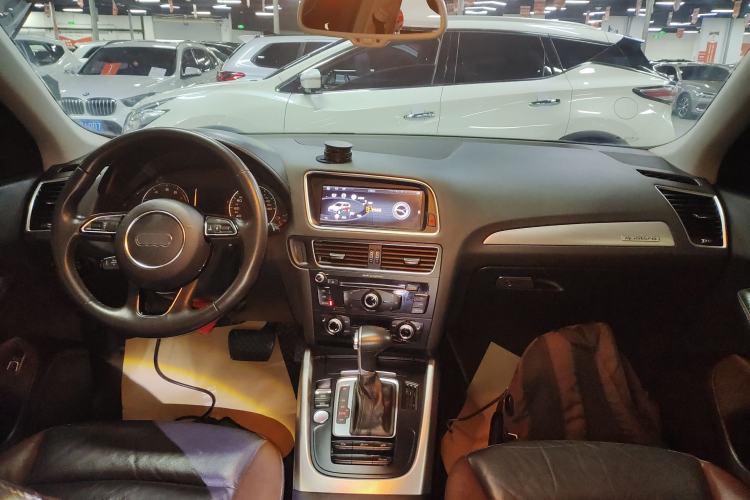 Used Audi Q5 2018 Collector's Edition 40 TFSI Technology Model Interior 2