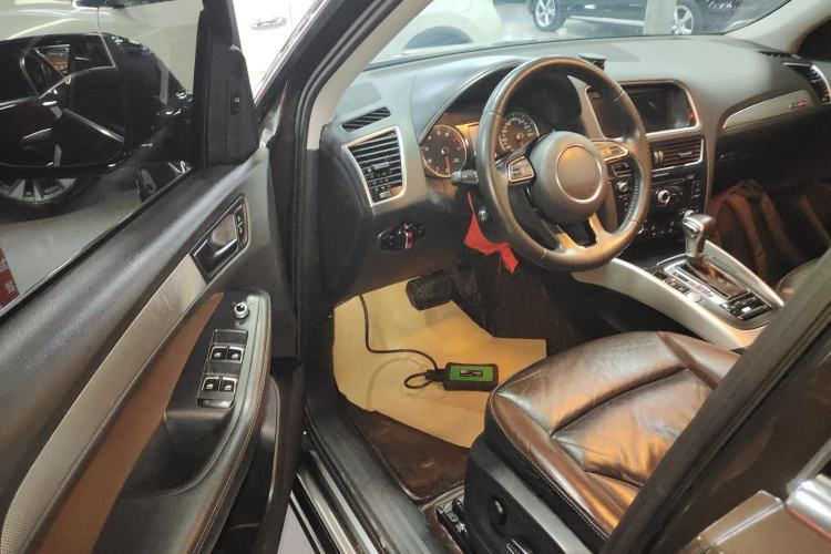 Used Audi Q5 2018 Collector's Edition 40 TFSI Technology Model Interior 3