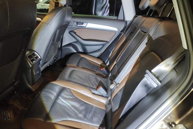 Used Audi Q5 2018 Collector's Edition 40 TFSI Technology Model Interior 4