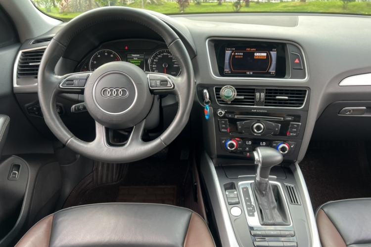 Used Audi Q5 2018 Collector's Edition 40 TFSI Technology Model Interior 5