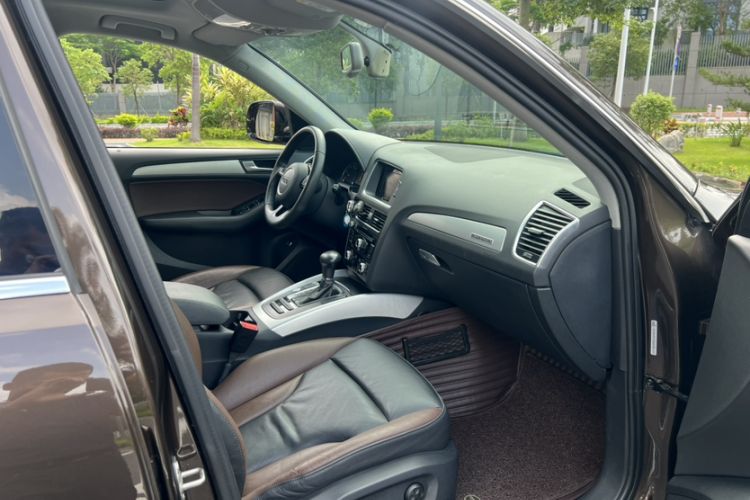 Used Audi Q5 2018 Collector's Edition 40 TFSI Technology Model Interior 8