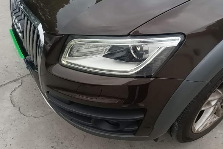 Used Audi Q5 2018 Collector's Edition 40 TFSI Technology Model Left Front Headlight