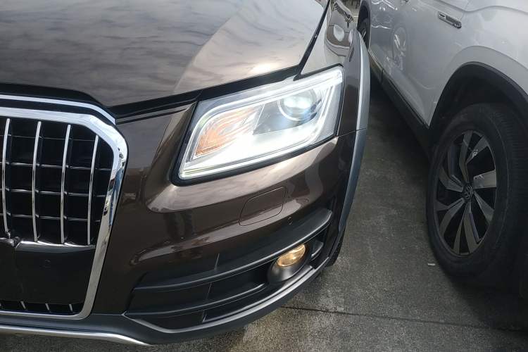 Used Audi Q5 2018 Collector's Edition 40 TFSI Technology Model Left Front Headlight