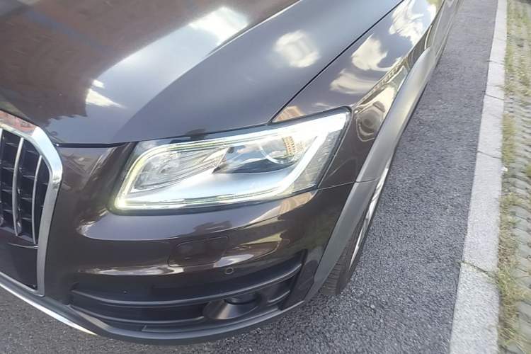 Used Audi Q5 2018 Collector's Edition 40 TFSI Technology Model Left Front Headlight