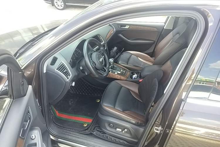 Used Audi Q5 2018 Collector's Edition 40 TFSI Technology Model Left Front Seat