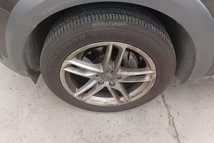 Used Audi Q5 2018 Collector's Edition 40 TFSI Technology Model Left Front Wheel Hub