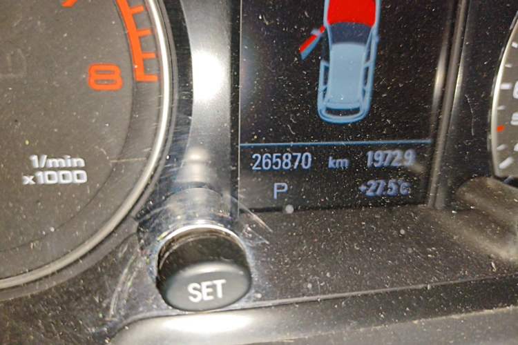Used Audi Q5 2018 Collector's Edition 40 TFSI Technology Model Odometer Close Up