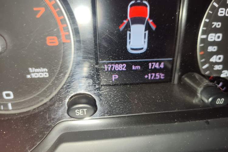 Used Audi Q5 2018 Collector's Edition 40 TFSI Technology Model Odometer Close Up
