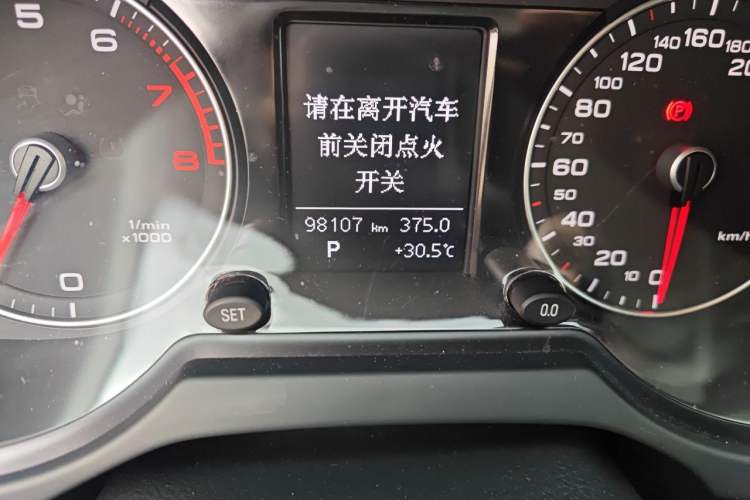 Used Audi Q5 2018 Collector's Edition 40 TFSI Ambition Model Odometer Close Up