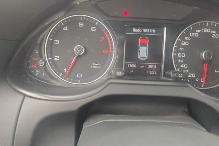 Used Audi Q5 2018 Collector's Edition 40 TFSI Technology Model Odometer Close Up
