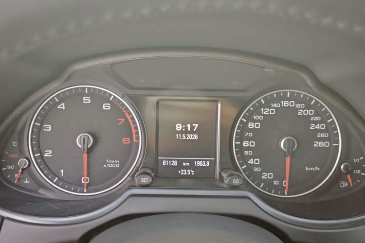 Used Audi Q5 2018 Collector's Edition 40 TFSI Technology Model Odometer Close Up