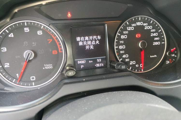 Used Audi Q5 2018 Collector's Edition 40 TFSI Technology Model Odometer Close Up
